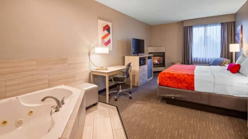 In-room jacuzzi tub at Best Western Plus New Cumberland Inn & Suites in New Cumberland, PA