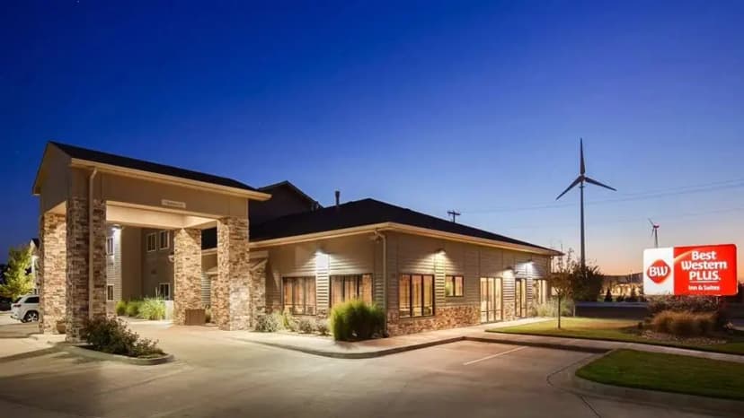 Hotels with jacuzzi in room in Greensburg