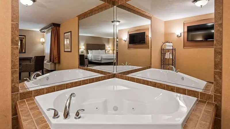 In-room hot tub at Best Western Plus North Canton Inn & Suites in North Canton, OH