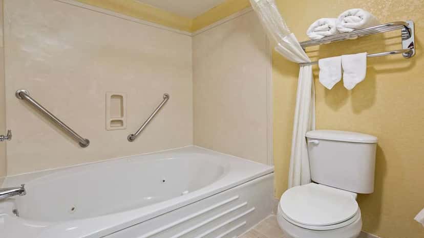 In-room jacuzzi tub at Best Western Plus Oak Mountain Inn in Pelham, AL