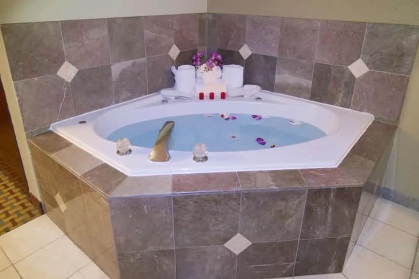 Best Western Plus Orchid Hotel & Suites — suite
