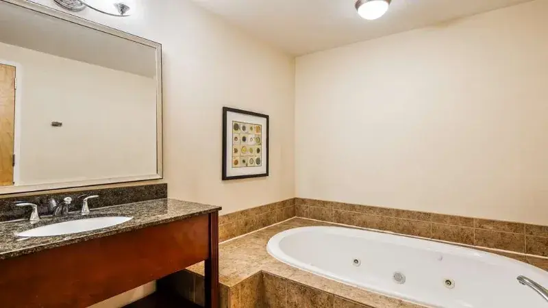 Hotels with jacuzzi in room in Chester