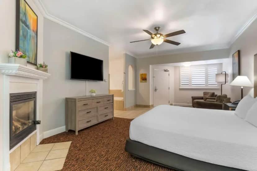 Private in-room jacuzzi tub in the King Suite with Spa Bath and Fireplace - Non-Smoking at Best Western Plus Placerville Inn
