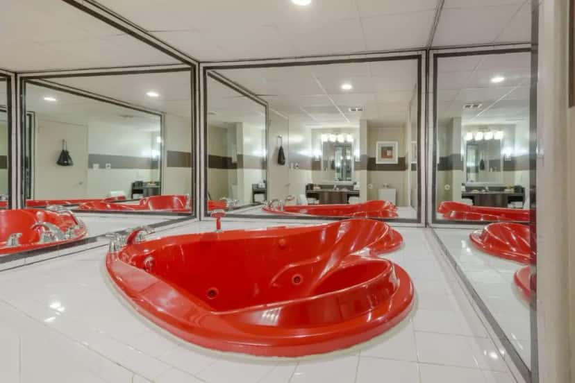 In-room hot tub at Best Western Plus Poconos Hotel in Tannersville, PA