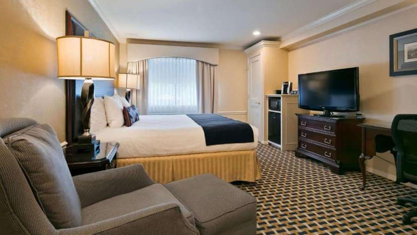 Hotels with jacuzzi in room in Puyallup