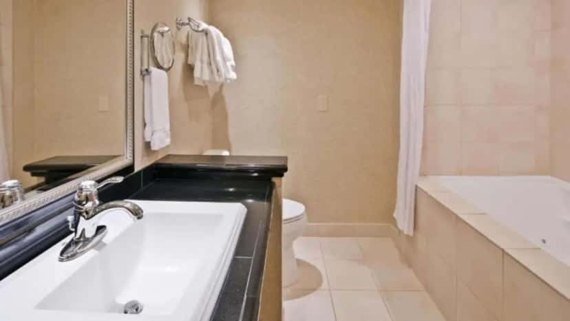 In-room jacuzzi tub at Best Western Plus Puyallup Hotel in Puyallup, WA