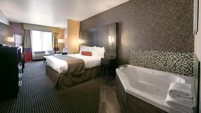 In-room hot tub at Best Western Plus Rama Inn & Suites in Lathrop, CA
