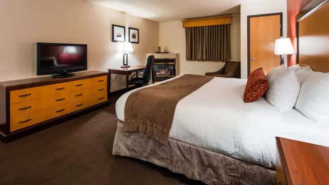 Best Western Plus Sidney Lodge — guest room