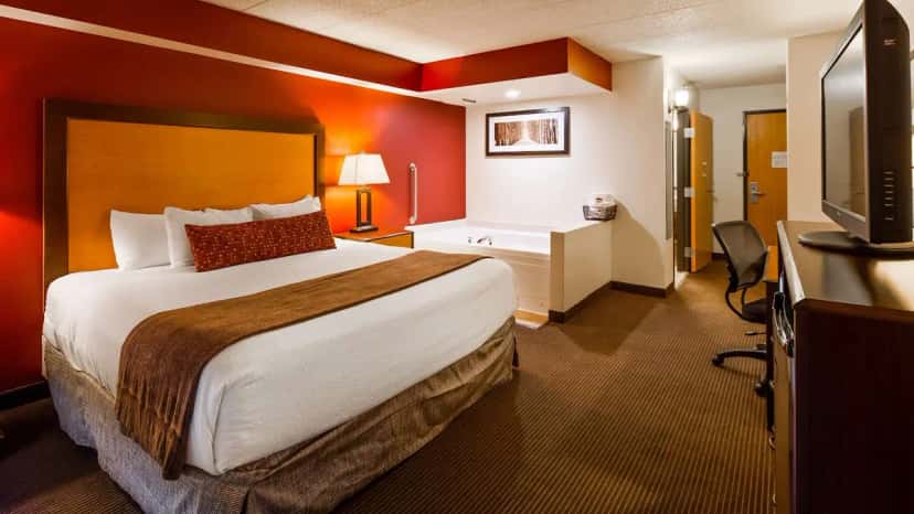 In-room hot tub at Best Western Plus Sidney Lodge in Sidney, NE