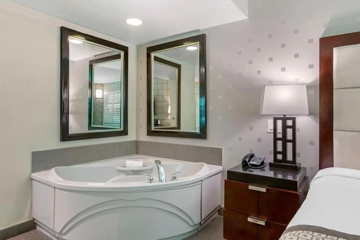 Private in-room jacuzzi at Best Western Plus Sundial