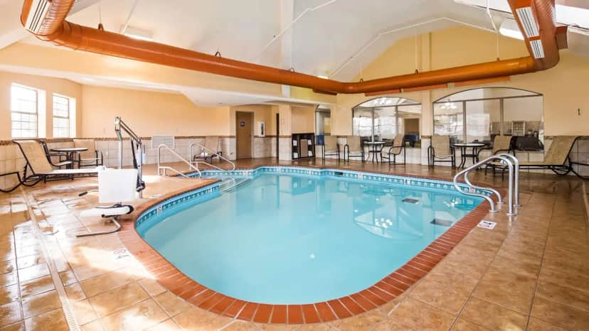 Best Western Plus Tulsa Inn & Suites — pool