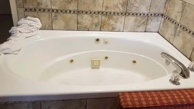In-room hot tub at Best Western Plus Whitewater Inn in Harrison, OH