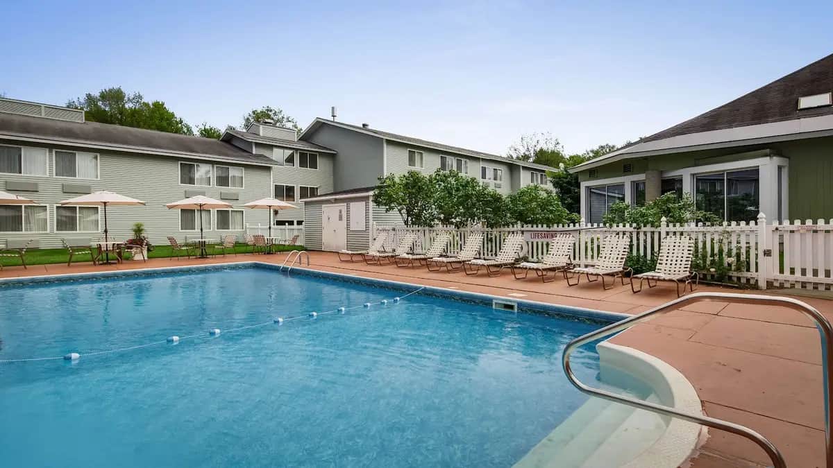 Best Western Plus Windjammer Inn & Conference Center — pool