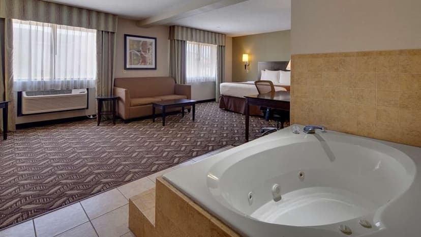 Hotels with jacuzzi in room in Pontiac