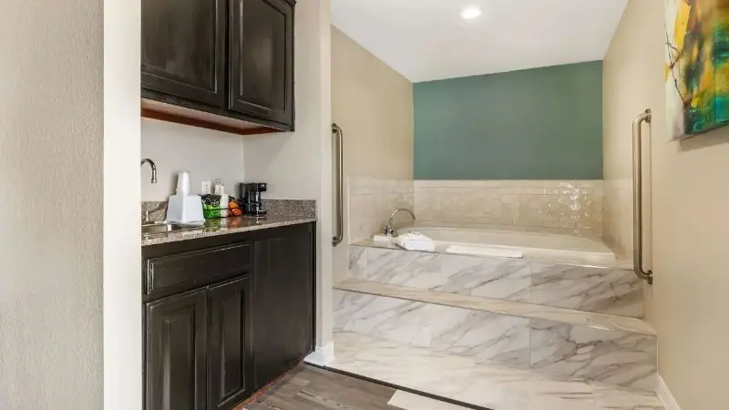 Hotels with jacuzzi in room in Poteau