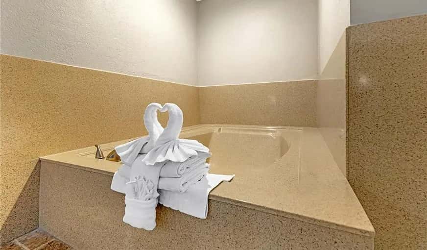 In-room hot tub at Best Western Redondo Beach Galleria Inn Hotel – Beach City La in Redondo Beach, CA