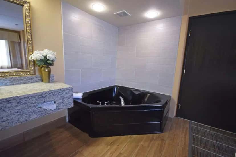 In-room hot tub at Best Western Resort Hotel & Conference Center in Portage, WI