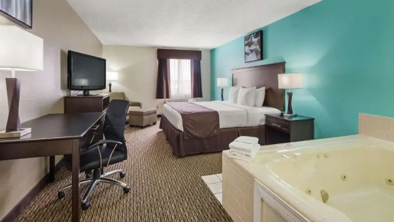 Hotels with jacuzzi in room in Decatur