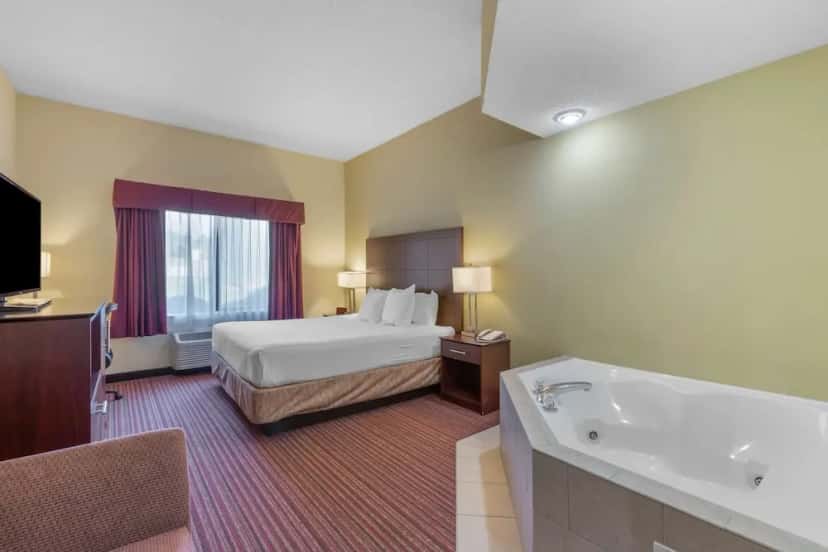 In-room hot tub at Best Western Seneca-Clemson in Seneca, SC
