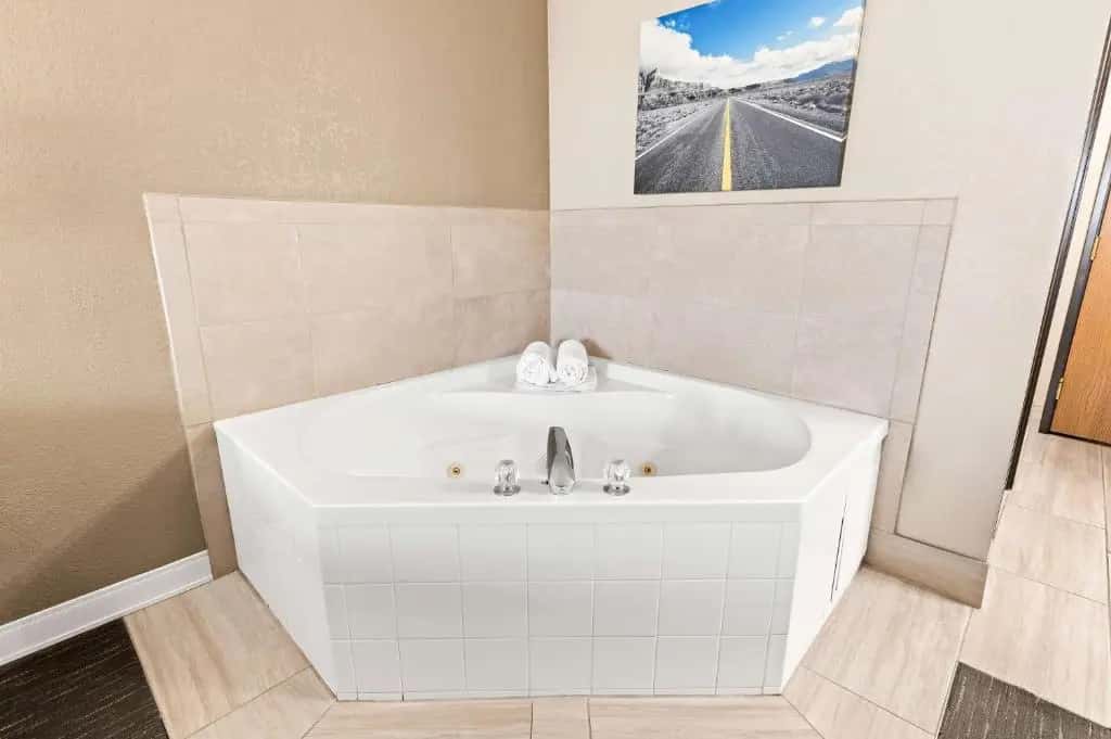 Private in-room jacuzzi tub in the King Suite with Sofa Bed and Spa Bath - Non-Smoking at Best Western Snowflake Inn