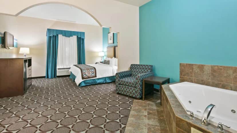 Private in-room jacuzzi tub in the King Suite with Spa Bath - Non Smoking at Best Western Sonora Inn & Suites