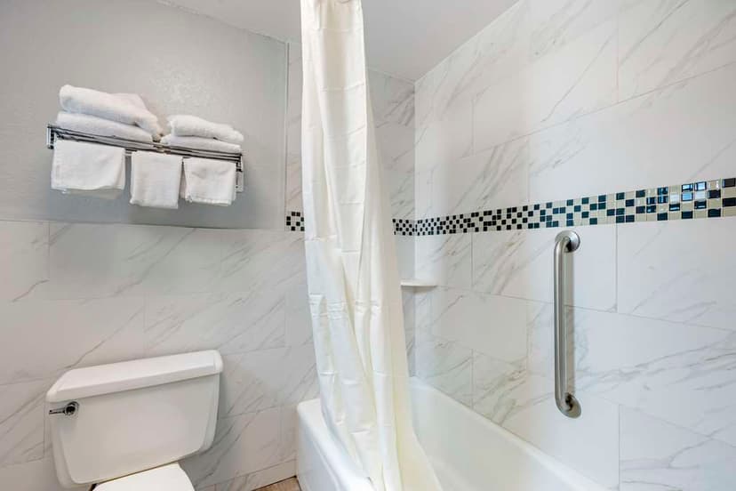 Hotels with jacuzzi in room in Cookeville