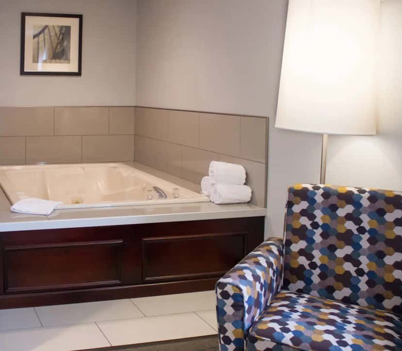 In-room hot tub at Best Western Toledo South Maumee in Maumee, OH