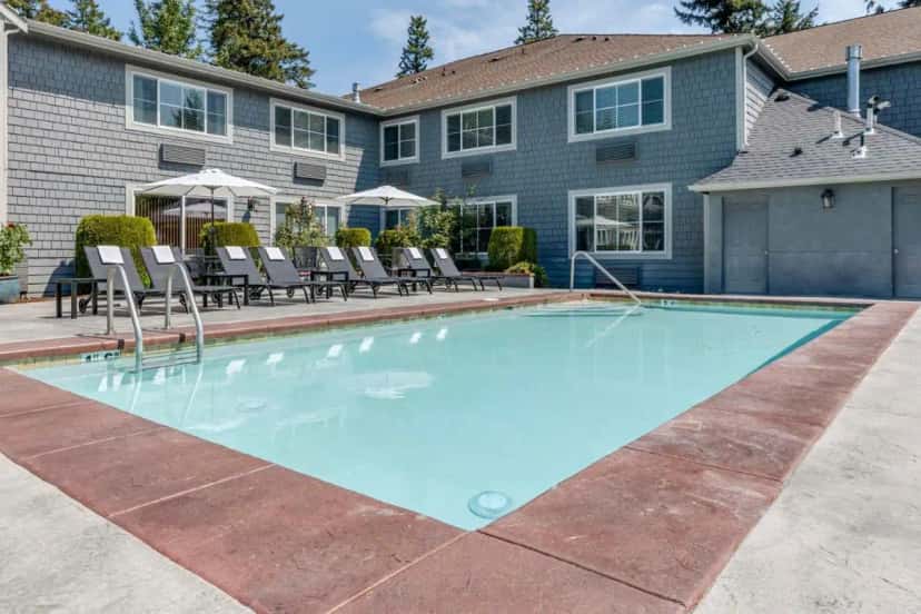 In-room hot tub at Best Western Wesley Inn & Suites in Gig Harbor, WA