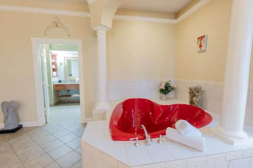 Private in-room jacuzzi tub in the King Suite with Fireplace and Spa Bath - Romantic Room/Non-Smoking at Best Western White House Inn