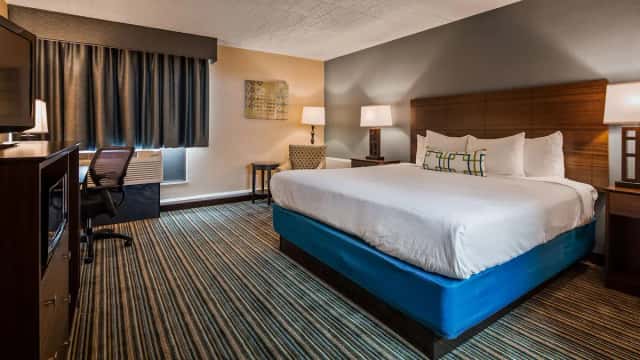 Best Western Woodhaven Inn — guest room