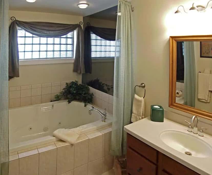 In-room hot tub at Bird-in-Hand Village Inn & Suites in Bird in Hand, PA