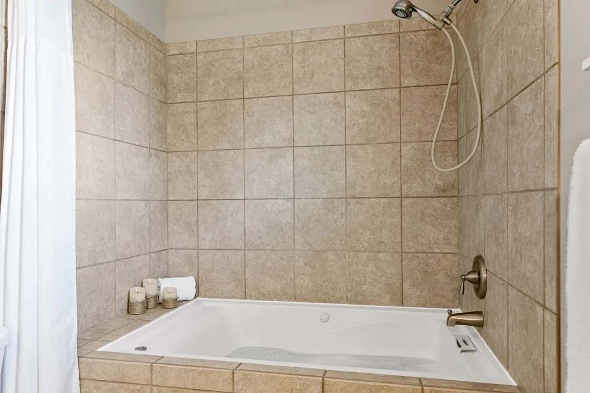 Deep soaking bathtub at Blanco Riverside Cottages