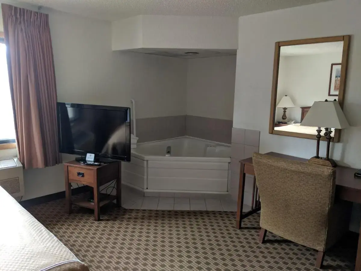 In-room hot tub at Boarders Inn and Suites by Cobblestone Hotels - Ripon in Ripon, CA
