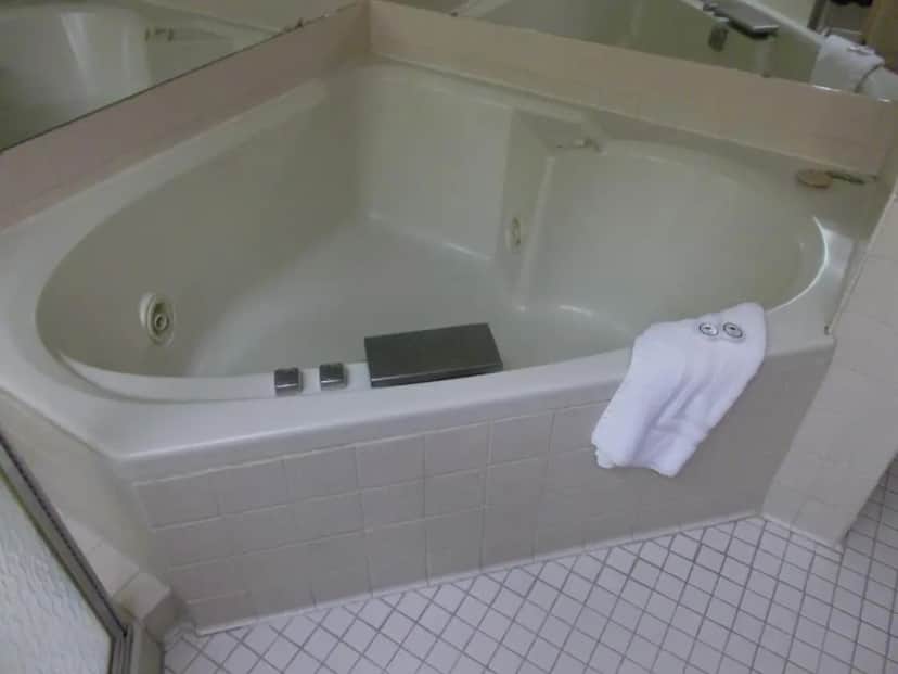 Private in-room jacuzzi tub in the King Room - River View with Spa Bath at Bonnie Castle Resort & Marina
