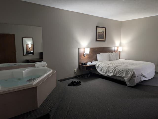 Jetted bathtub