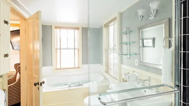 In-room hot tub at Brass Key Guesthouse – Provincetown in Provincetown, MA