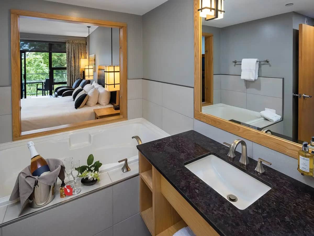 Brentwood Bay Resort & Spa hotel photo 1 in Central Saanich, Washington