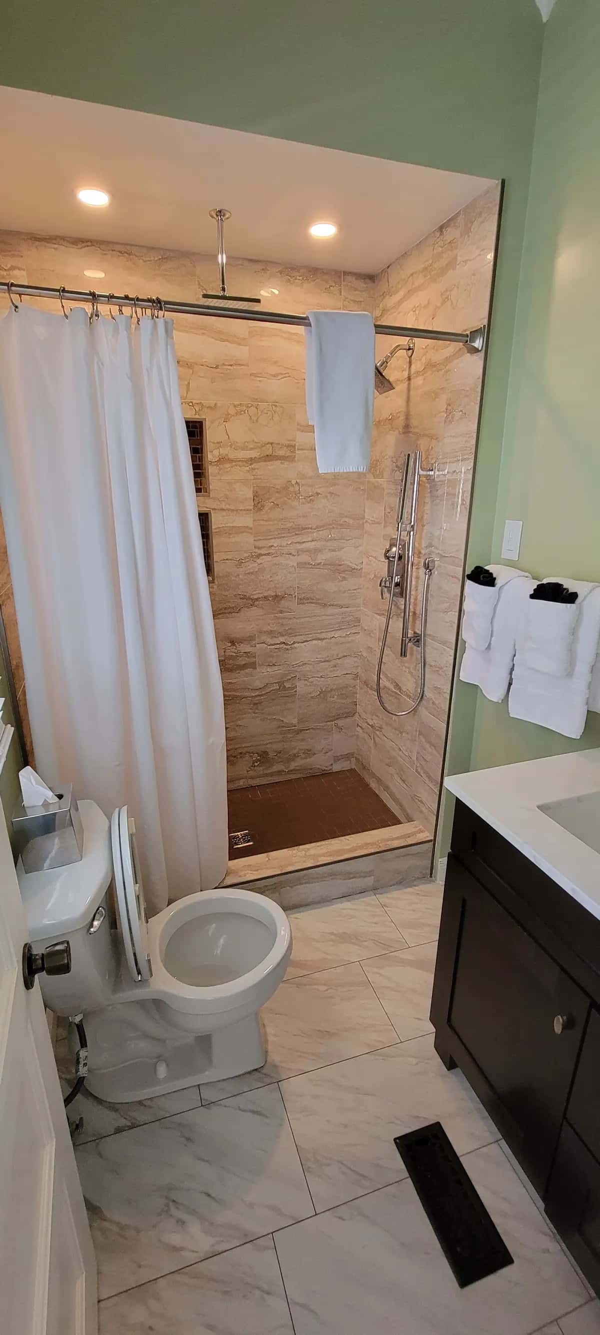 Broad River Inn — bathroom