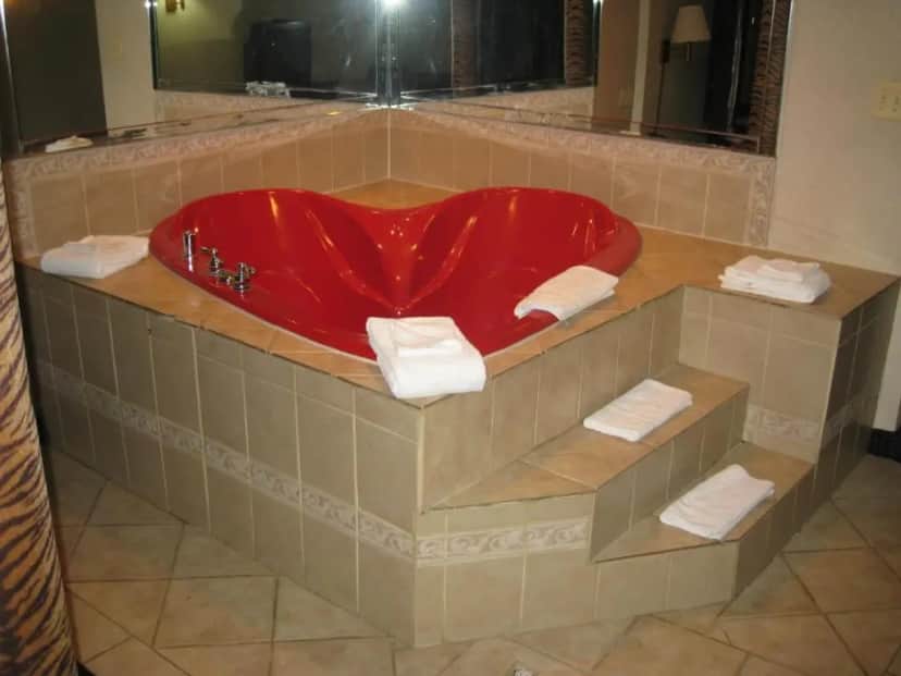 Private in-room jacuzzi at Budget Inn Temple Hills