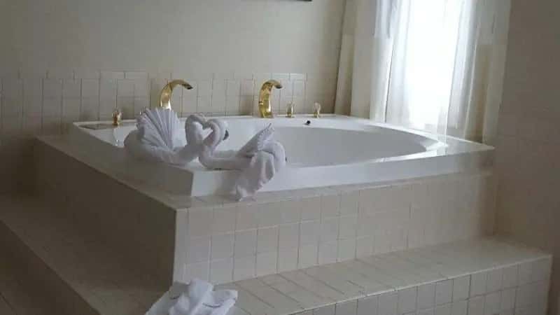 In-room hot tub at BWI Airport Marriott in Linthicum Heights, MD