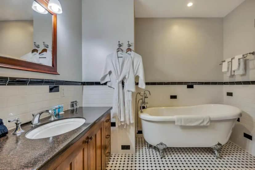a white bathroom with a tub and a sink at Calistoga Wine Way Inn in Calistoga