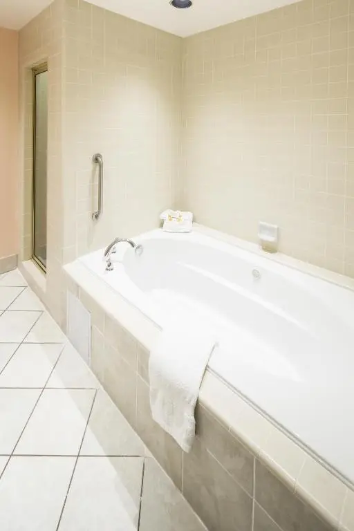 Campbell Inn private in room hot tub