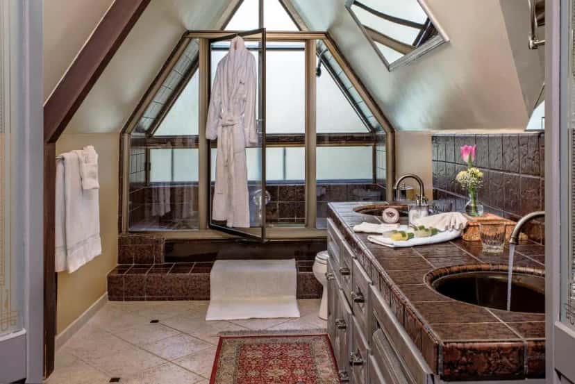 In-room hot tub at Candlelight Inn Napa Valley in Glen Ellen, CA
