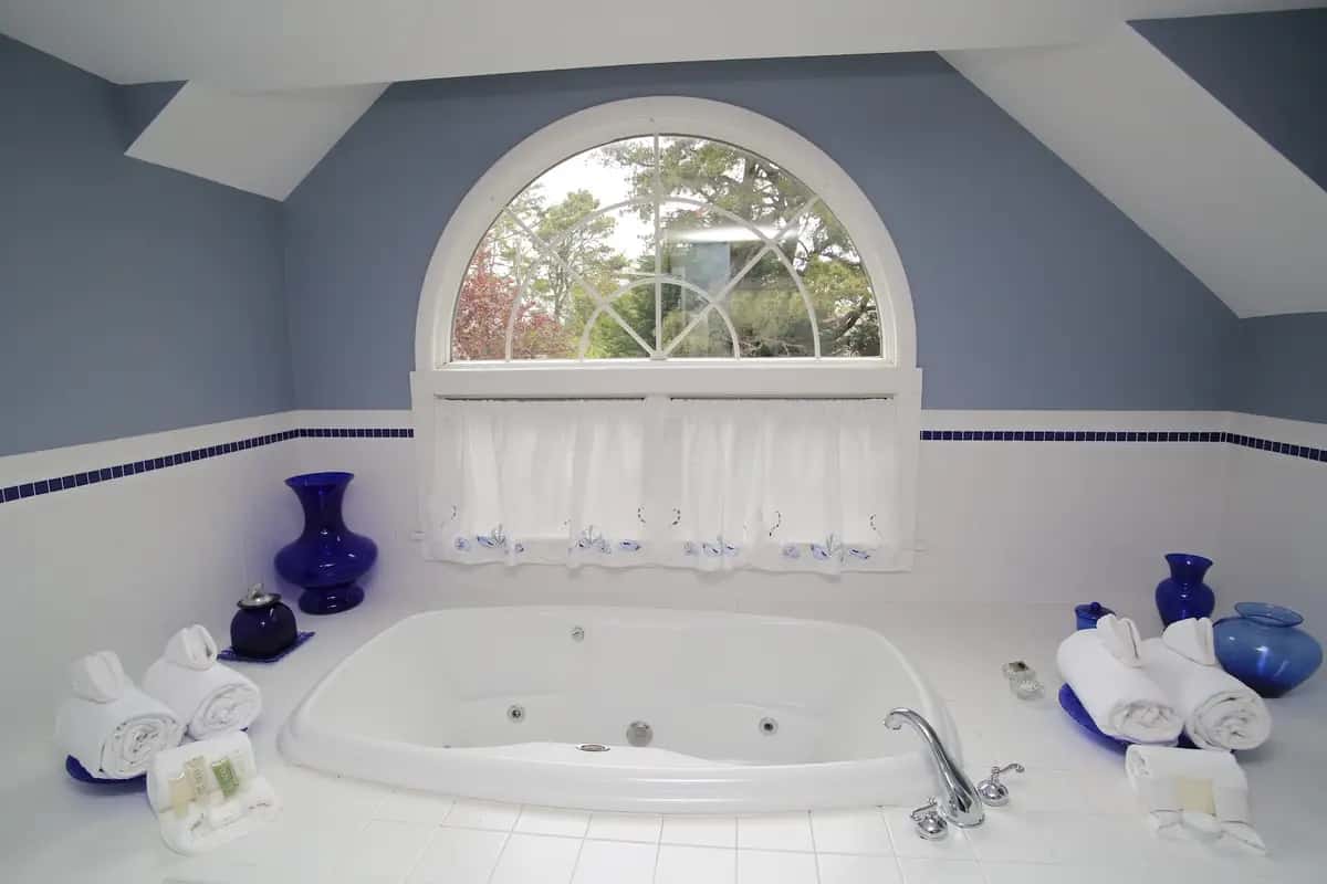 In-room jacuzzi tub at Captain's House Inn in Chatham, MA