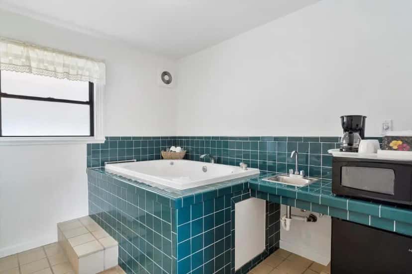 In-room hot tub at Carlin's Cottage Court in Calistoga, CA