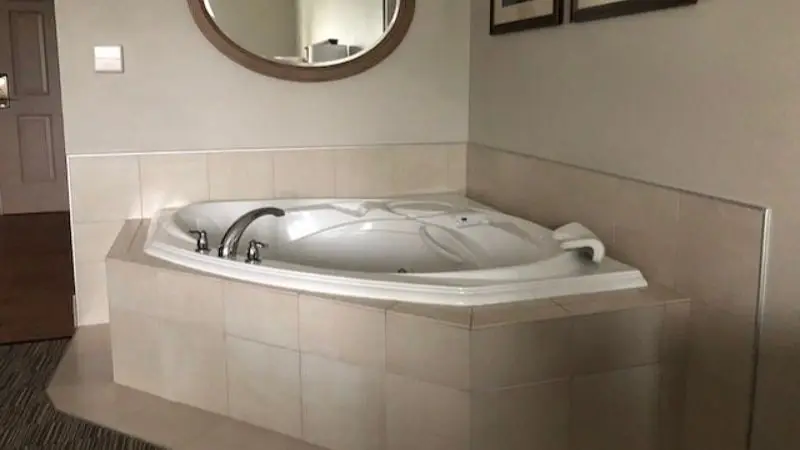 Hotels in Sarasota with a jacuzzi in the room