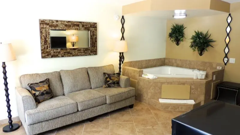 Carmel Inn and Suites Thibodaux hotel photo 1 in Thibodaux, Louisiana