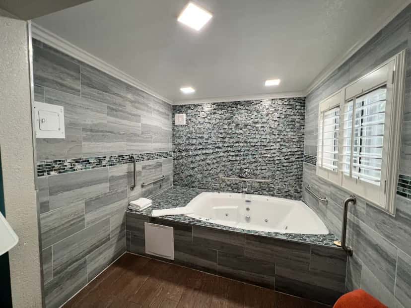 In-room hot tub at Casa Blanca Hotel & Suites in Orange, CA