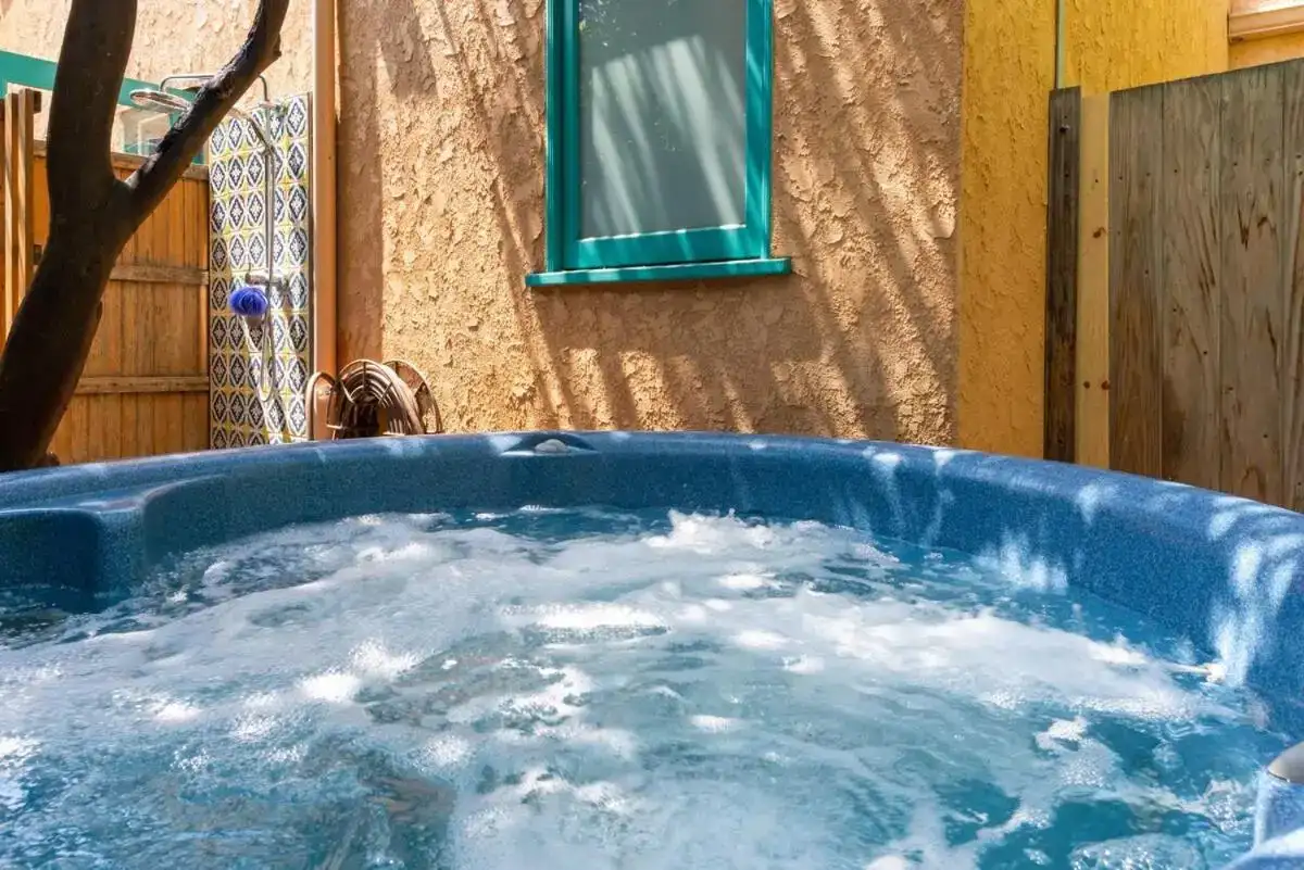 a hot tub in a backyard with a window at Casita Mar Vista in Los Angeles