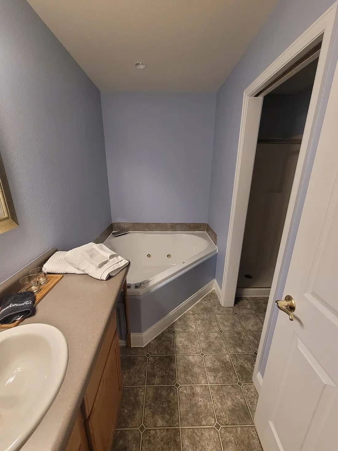 Castle Creek Manor Bed and Breakfast — guest room
